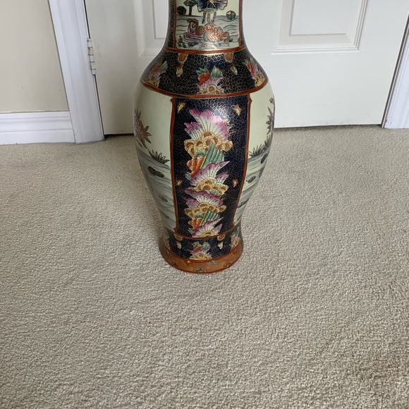 Vintage Chinese porcelain handcrafted vase - Picture 2 of 3